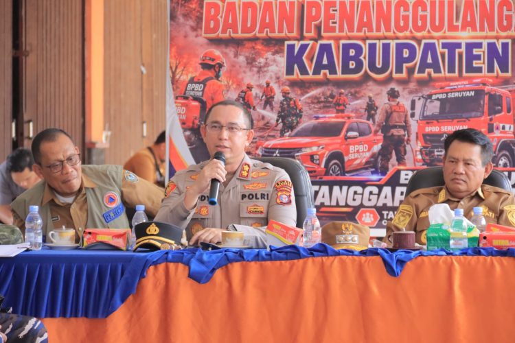 Kapolres Seruyan AKBP Beddy Suwendi, S.H., S.I.K. bersama unsur Forkopimda Kabupaten Seruyan menghadiri Rapat Koordinasi untuk meningkatkan status siaga darurat bencana Karhutla serta kekeringan Tahun 2026 di Aula Kantor BPBD Kabupaten Seruyan, Selasa (15/9/2026).