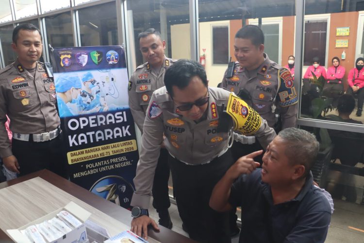Ditlantas Polda Kalteng gelar pemberian tali asih dan Operasi Katarak gratis dalam rangka Hari lalu lintas Bhayangkara ke-71 Tahun 2026 yang berlangsung di Rumah Sakit Bhayangkara Palangka raya, Selasa (15/9/2026).