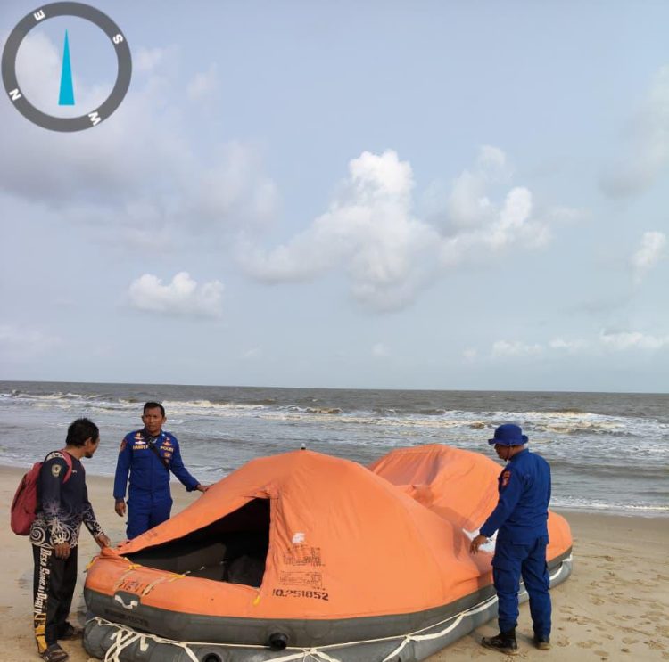 Direktorat Polairud Polda Kalimantan Tengah menemukan lima liferaft yang diduga milik KM Virgo Transport 8 di perairan sekitar Desa Sungai Perlu, Kecamatan Seruyan Hilir, Kabupaten Seruyan, Rabu (16/9/2026).