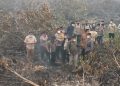 penyemprotan cairan X-Fire, di Jalan Manduhara, Rabu (16/9/2026) sore.