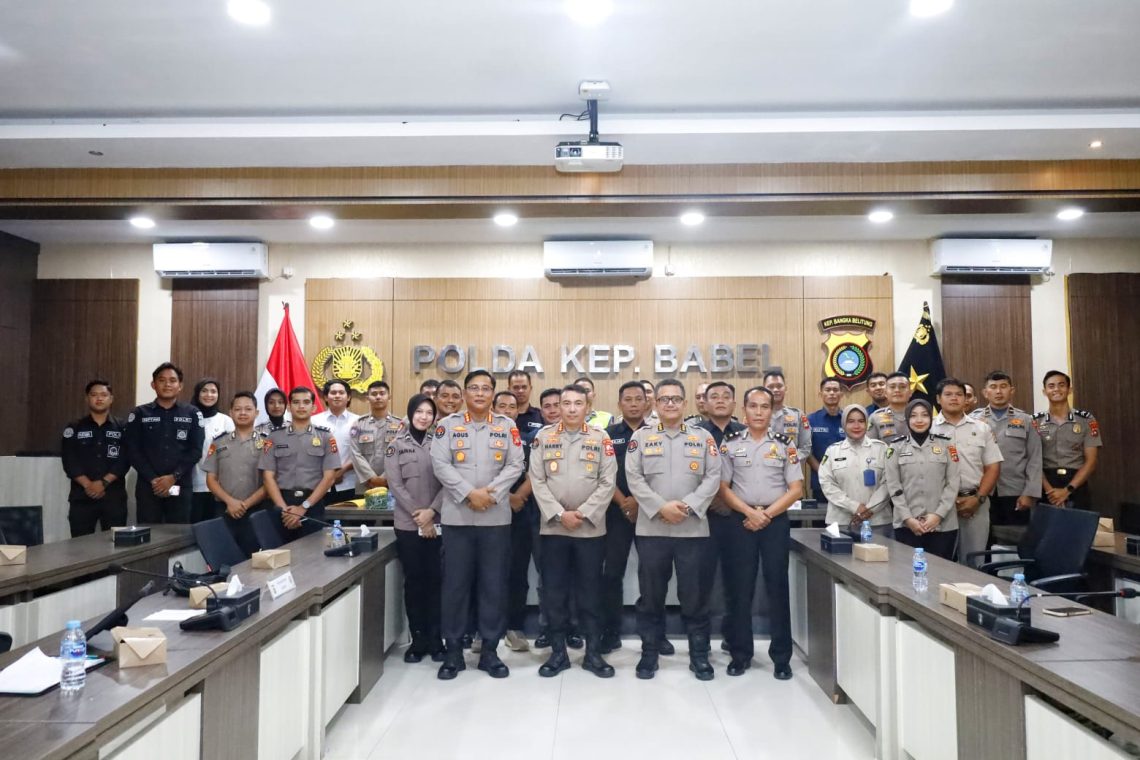 Tim yang dipimpin oleh Kombes Pol Harry Goldenhardt ini diterima langsung oleh Kapolda Babel Irjen Pol Viktor T. Sihombing didampingi Kabid Humas Kombes Pol Agus Sugiyarso.