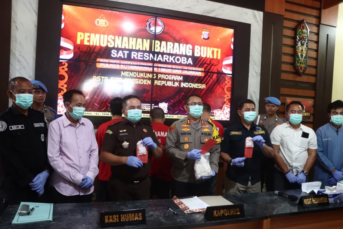 Polres Kotawaringin Timur melaksanakan kegiatan pemusnahan barang bukti narkoba hasil pengungkapan tiga laporan polisi dengan tiga orang tersangka , Kamis (17/9/2026) Sore