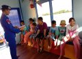 Pondok Baca Meleo Huruf ini dibangun di menyerupai perpustakaan umum yang telah dilengkapi dengan rak-rak buku yang menampung beragam jenis bacaan, mulai dari novel, buku anak-anak, hingga literatur tentang hukum dan keamanan.