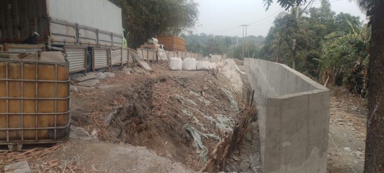 proyek Rekonstruksi Jalan Cileungsi–Cibeet, Kabupaten Bogor, yang dikerjakan melalui UPTD Pengelolaan Jalan dan Jembatan Wilayah Pelayanan I, Dinas Bina Marga dan Penataan Ruang Pemerintah Provinsi Jawa Barat.