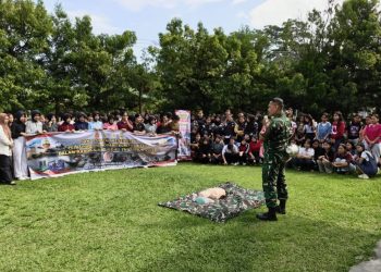 Kodim 0207/Simalungun bersama Denkesyah 01-04-01 Pematangsiantar menggelar bakti kesehatan melalui sosialisasi Penanganan Bantuan Hidup Dasar (BHD).