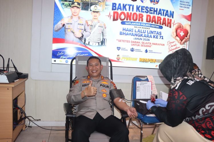 Satlantas Polres Kotawaringin Timur menggelar kegiatan Bakti Kesehatan Donor Darah yang berlangsung di Aula TMC Satlantas Polres Kotim, Jumat (18/9/2026) pagi.