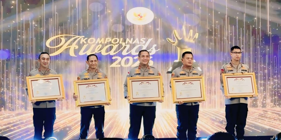 Prestasi tersebut dipersembahkan Polda Kalteng bersama Polres Kotawaringin Barat (Kobar) dan dua personel Bhabinkamtibmas Polres Barito Selatan (Barsel) dalam ajang bergengsi Kompolnas Award 2026, yang digelar di Ballroom Hotel Sari Pasific, Jakarta, Kamis (17/9) malam.