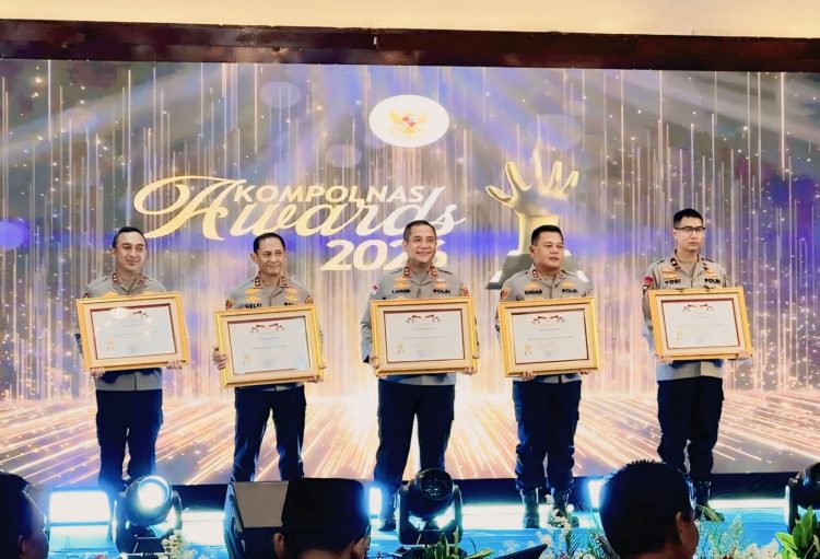 Prestasi tersebut dipersembahkan Polda Kalteng bersama Polres Kotawaringin Barat (Kobar) dan dua personel Bhabinkamtibmas Polres Barito Selatan (Barsel) dalam ajang bergengsi Kompolnas Award 2026, yang digelar di Ballroom Hotel Sari Pasific, Jakarta, Kamis (17/9) malam.
