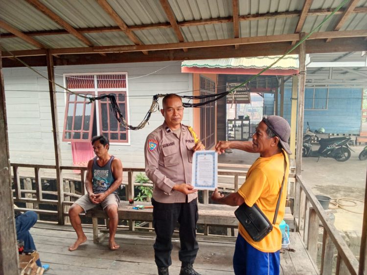 Bhabinkamtibmas Tumbang Rungan Bhabinkamtibmas Kelurahan Tumbang Rungan Aipda Sumardi melaksanakan monitoring kegiatan skrining TB terintegrasi CKG (Cek Kesehatan Gratis) yang digelar Puskesmas Pahandut di Aula Kantor Kelurahan Tumbang Rungan.