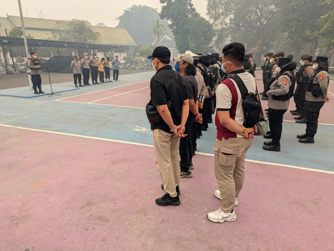Apel kesiapan digelar di Kantor Dinas Lingkungan Hidup (DLH) Provinsi Kalteng, Jalan Willem A.S., Kota Palangka Raya, Kalimantan Tengah, yang dipimpin oleh Kompol Henry, S.E. selaku koordinator pam, Selasa (22/9/2026) siang.