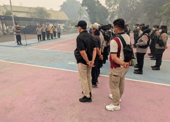 Apel kesiapan digelar di Kantor Dinas Lingkungan Hidup (DLH) Provinsi Kalteng, Jalan Willem A.S., Kota Palangka Raya, Kalimantan Tengah, yang dipimpin oleh Kompol Henry, S.E. selaku koordinator pam, Selasa (22/9/2026) siang.