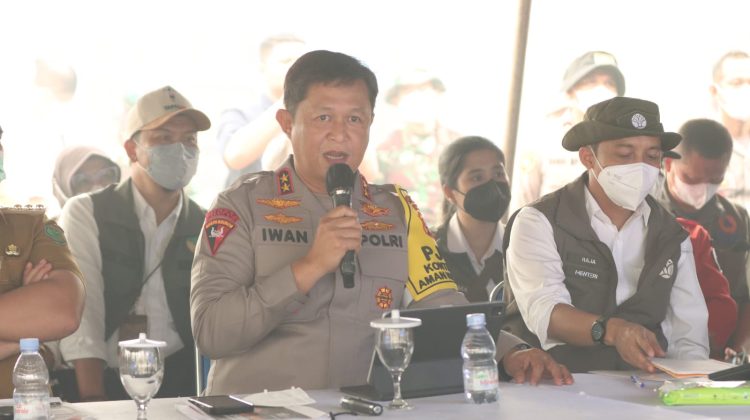Kapolda Kalimantan Tengah (Kalteng) Irjen Pol Iwan Kurniawan, menghadiri rapat evaluasi penanggulangan kebakaran hutan dan lahan (Karhutla) yang dipimpin langsung Menteri Kehutanan RI Raja Juli Antoni dan Kepala Badan Nasional Penanggulangan Bencana (BNPB) Letjen TNI Dr. Suharyanto