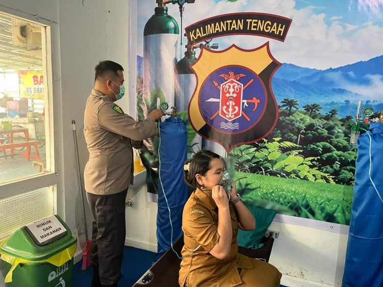 Polda Kalimantan Tengah menyediakan Rumah Oksigen gratis bagi masyarakat Kota Palangka Raya yang mengalami gangguan pernapasan maupun keluhan kesehatan akibat paparan kabut asap Kebakaran Hutan dan Lahan (Karhutla).