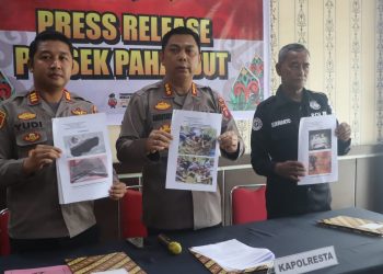 Press release berlangsung di Mapolsek Pahandut, Jalan Ahmad Yani, Kota Palangka Raya, Kalimantan Tengah, yang dipimpin oleh Kapolresta, Kombes Pol. Andiyatna, S.I.K., M.H. didampingi Kapolsek Pahandut dan Kasihumas.