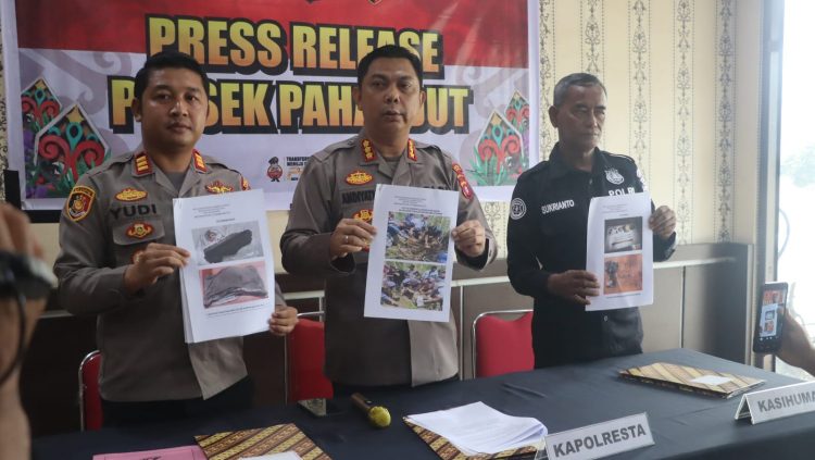 Press release berlangsung di Mapolsek Pahandut, Jalan Ahmad Yani, Kota Palangka Raya, Kalimantan Tengah, yang dipimpin oleh Kapolresta, Kombes Pol. Andiyatna, S.I.K., M.H. didampingi Kapolsek Pahandut dan Kasihumas. 