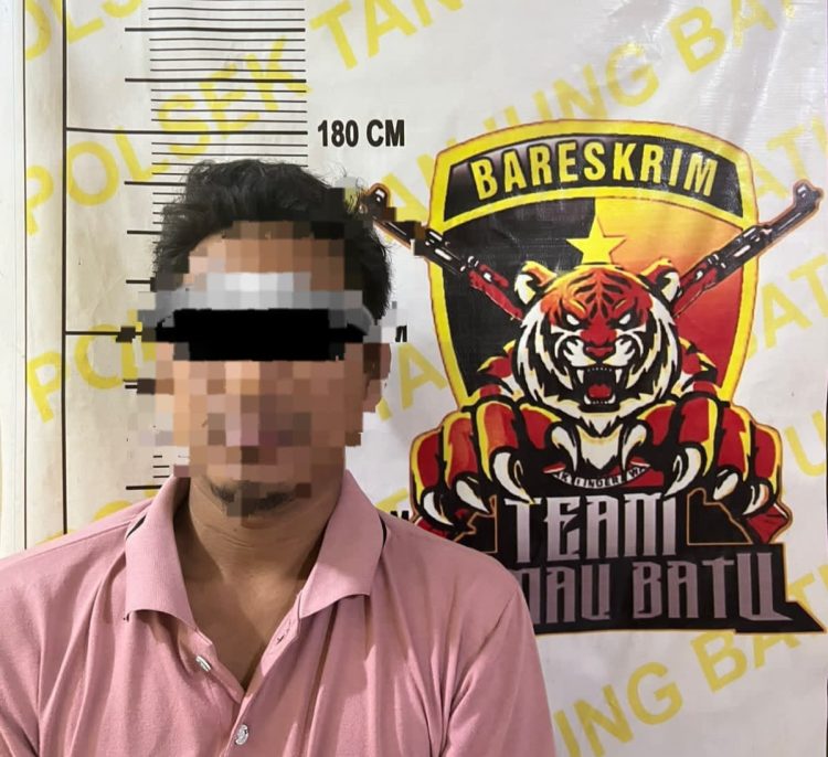 Pelaku JS (29), seorang oknum penagih dari PT Sehati, berakhir di tangan Tim Rimau Batu Unit Reskrim Polsek Tanjung Batu