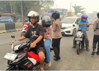 Kegiatan yang berlangsung pukul 11.00 WIB hingga 12.30 WIB tersebut dipimpin oleh Ipda Erna Yulianti dengan menyasar masyarakat di sekitar Masjid Al-Muhajirin, Jalan Antang dan Jalan Tjilik Riwut, Kota Palangka Raya.