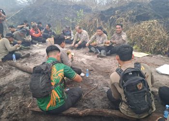 Kapolresta Palangka Raya Kombes Pol Andiyatna, S.I.K., M.H. menyempatkan diri makan bersama personel yang bertugas di lapangan.