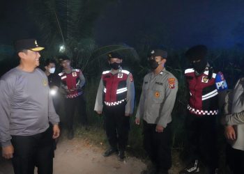 Kapolda Kalteng usai meninjau Posko Karhutla di wilayah Tumbang Nusa, Kab. Pulang Pisau dan Jl. Tjilik Riwut Km.17 Palangka Raya. Jumat (25/9/2026) malam.