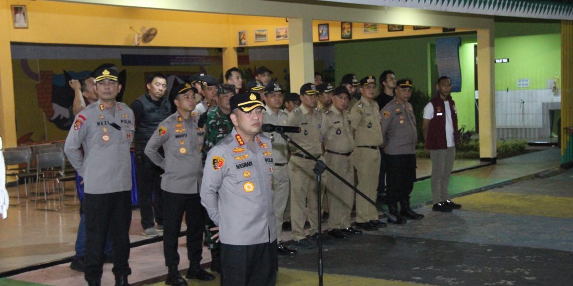 Kegiatan tersebut dipimpin langsung oleh Kapolres Metro Jakarta Barat Kombes Pol Nasriadi, S.H., S.I.K., M.H sebagai Upaya menjaga keamanan dan kenyamanan masyarakat terus dilakukan Polres Metro Jakarta Barat 