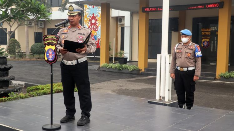 Kasatlantas) Polresta Palangka Raya, Polda Kalteng, Kompol Hermanto, S.H. berkesempatan untuk memimpin apel pagi yang dilaksanakan kesatuannya, Selasa (29/9/2026) pagi.
