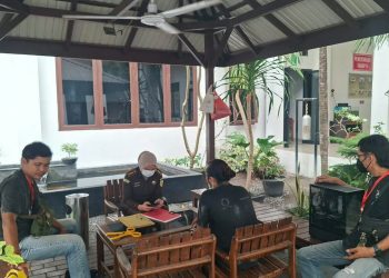 Unit I Reskrim Polsek Pahandut Polresta Palangka Raya melaksanakan tahap II dengan menyerahkan tanggung jawab terduga pelaku dan barang bukti kepada Jaksa Penuntut Umum (JPU) Kejaksaan Negeri Palangka Raya.