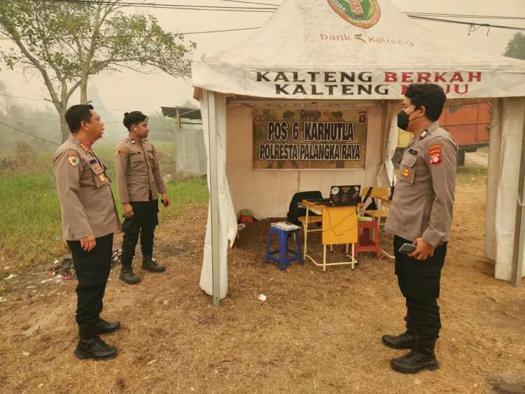 Kapolresta Polresta Palangka Raya, Polda Kalteng, Kombes Pol. Andiyatna, S.I.K., M.H. bergerak untuk melakukan pengecekan tugas Pos Pengamanan (pam) Karhutla yang dilaksanakan oleh para personel kesatuan dan jajarannya.
