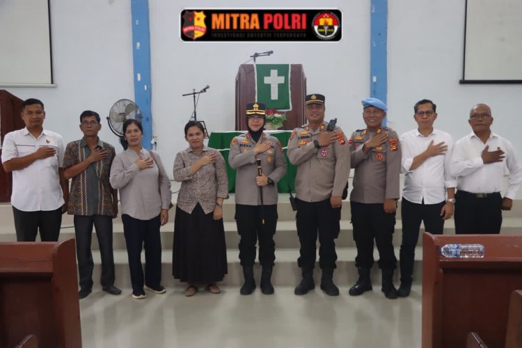 Kapolres Ogan Ilir, AKBP Rizka Aprianti, S.H., S.I.K., M.H., melaksanakan kunjungan silaturahmi ke Gereja HKBP Efrata yang berlokasi di Desa Lorok, Kecamatan Indralaya Utara, Kabupaten Ogan Ilir, pada Senin (28/9/2026) siang.