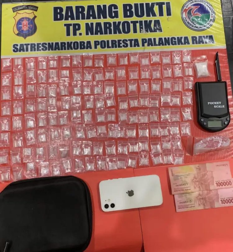 polisi mengamankan seorang pria berinisial AR alias R (30), warga Tumbang Rungan, yang diduga terlibat dalam peredaran narkotika.