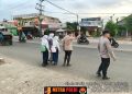 personel Polsek Indralaya Polres Ogan Ilir melaksanakan kegiatan strong point dan pengaturan lalu lintas di kawasan Simpang SMA Lingua Prima dan pintu masuk Polsek Indralaya, Rabu (30/9/2026) pagi.