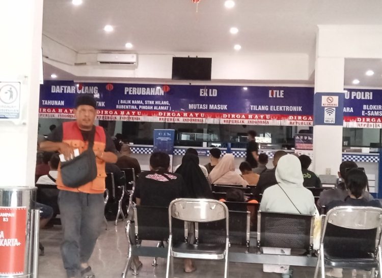 Antusias Masyarakat Kabupaten Bekasi Dalam Menunaikan Kewajibannya ( Wajib Pajak )