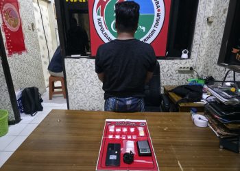 Satresnarkoba Polres Kotawaringin Timur kembali berhasil mengungkap peredaran narkotika. Seorang pria berinisial M, 32 tahun, diamankan di kediamannya bersama barang bukti sabu seberat 27,59 gram.