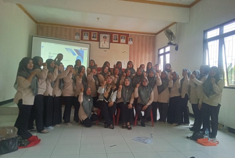 Tim Penggerak Pemberdayaan dan Kesejahteraan Keluarga (TP-PKK) Desa Tajur, Kecamatan Citeureup, Kabupaten Bogor, bersama para kader Pokja, melaksanakan kegiatan Orientasi TP-PKK yang berlangsung di Aula Kantor Desa Tajur.