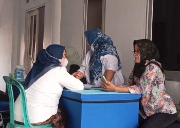 Pemdes Nambo bekerja sama dengan SBI (Solusi Bangun Indonesia) dan UPT Puskesmas Klapanunggal menggelar bakti sosial kesehatan dengan pelayanan pemeriksaan gratis bagi masyarakat.