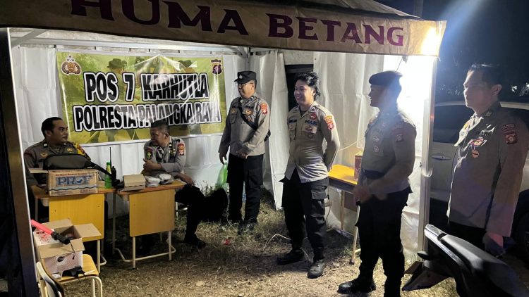 Patroli dipimpin Padal Regu 2 Tim 2 Ipda Irawan Rezky Iswara bersama personel. Tim bergerak dari Pospol Lantas Bundaran Besar menuju sejumlah titik pemantauan di kawasan Jalan Tjilik Riwut.