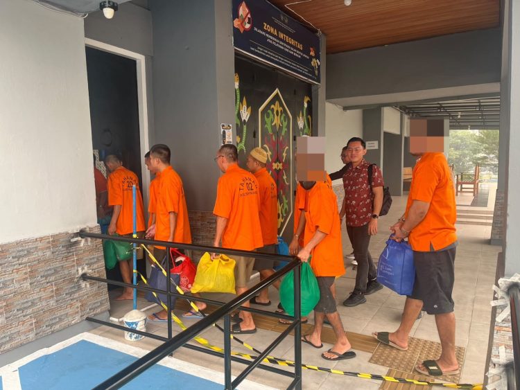 Kegiatan tersebut dilakukan sesuai administrasi dan surat pengantar penitipan tahanan.