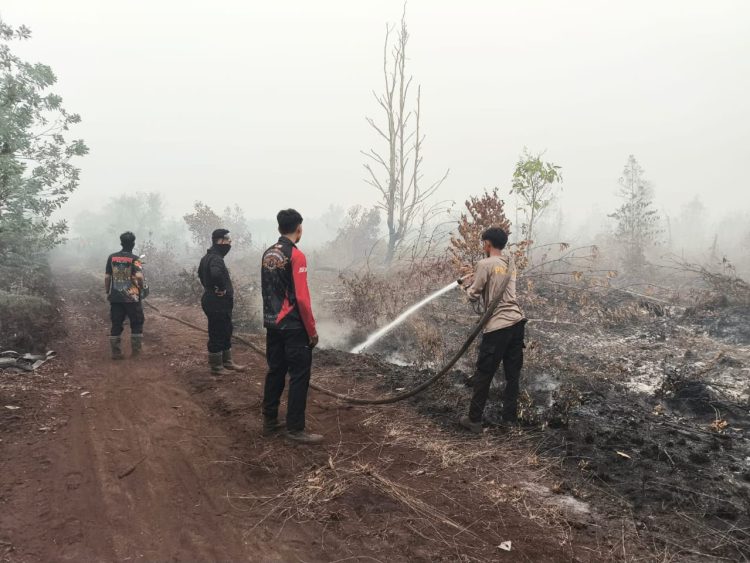 Sebanyak tujuh personel Polsek Pahandut dan 20 personel Ditsamapta Polda Kalteng dikerahkan ke lokasi.