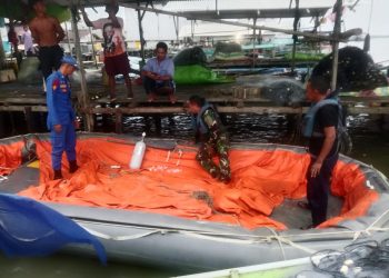 ‎‎Life craft tersebut ditemukan mengapung di perairan Laut muara Jelai  pada hari Rabu 30/09/2026 sekitar pukul 12.40 WIB