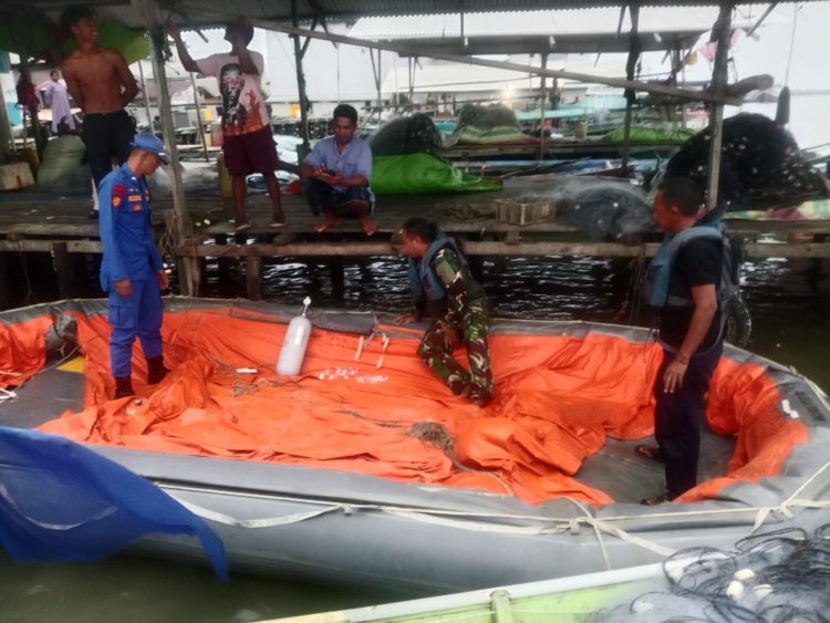 ‎‎Life craft tersebut ditemukan mengapung di perairan Laut muara Jelai  pada hari Rabu 30/09/2026 sekitar pukul 12.40 WIB