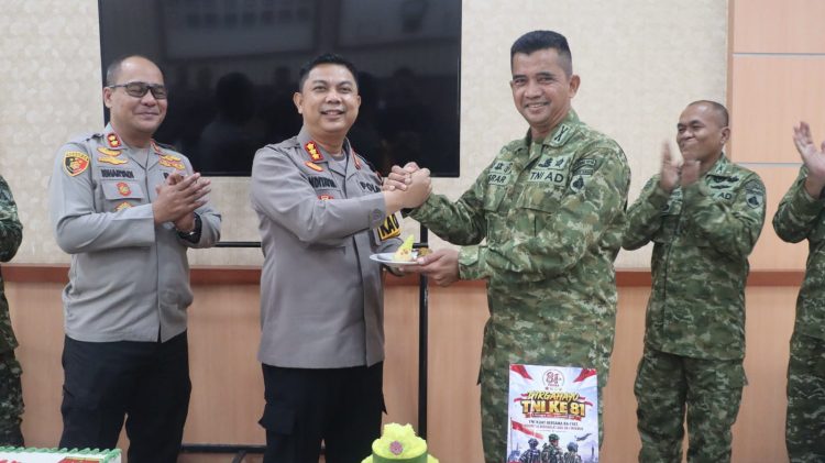 Kedatangan Kapolresta bersama PJU diterima langsung Dandim 1016/Palangka Raya Kolonel Inf. Kurniawan Agung Sancoyo, S.E., M.Han., yang diwakili oleh Kasdim Kol. Arm Khazanatul Israr, S.Pd., M.M
