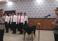 Kapolresta Palangka Raya Kombes Pol Andiyatna, S.I.K., M.H. memimpin apel pelepasan jabatan Wakapolresta AKBP Moch. Isharyadi Fitriawan, S.I.K., M.M.,