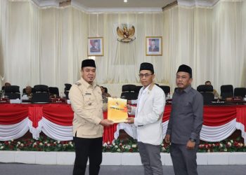 DPRD Kabupaten Batu Bara menggelar Rapat Paripurna dengan agenda penyampaian perubahan Program Pembentukan Peraturan Daerah (Propemperda) Tahun 2026 sekaligus penyampaian tiga Rancangan Peraturan Daerah (Ranperda),