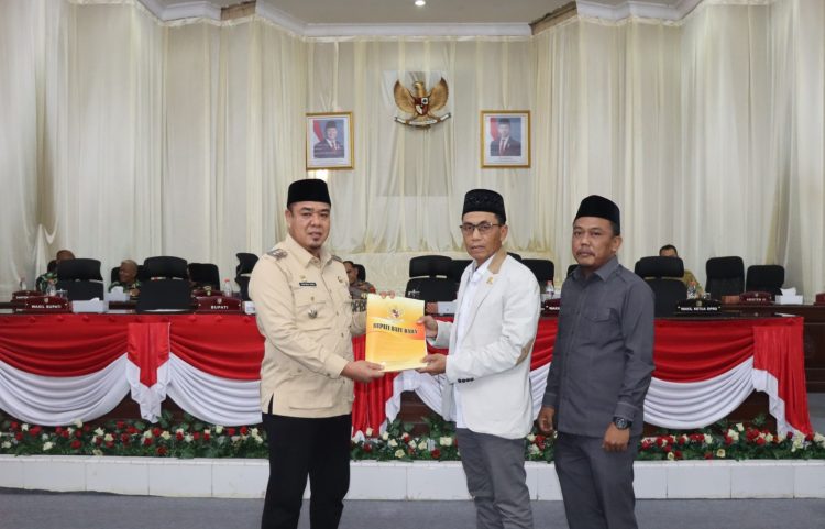DPRD Kabupaten Batu Bara menggelar Rapat Paripurna dengan agenda penyampaian perubahan Program Pembentukan Peraturan Daerah (Propemperda) Tahun 2026 sekaligus penyampaian tiga Rancangan Peraturan Daerah (Ranperda),