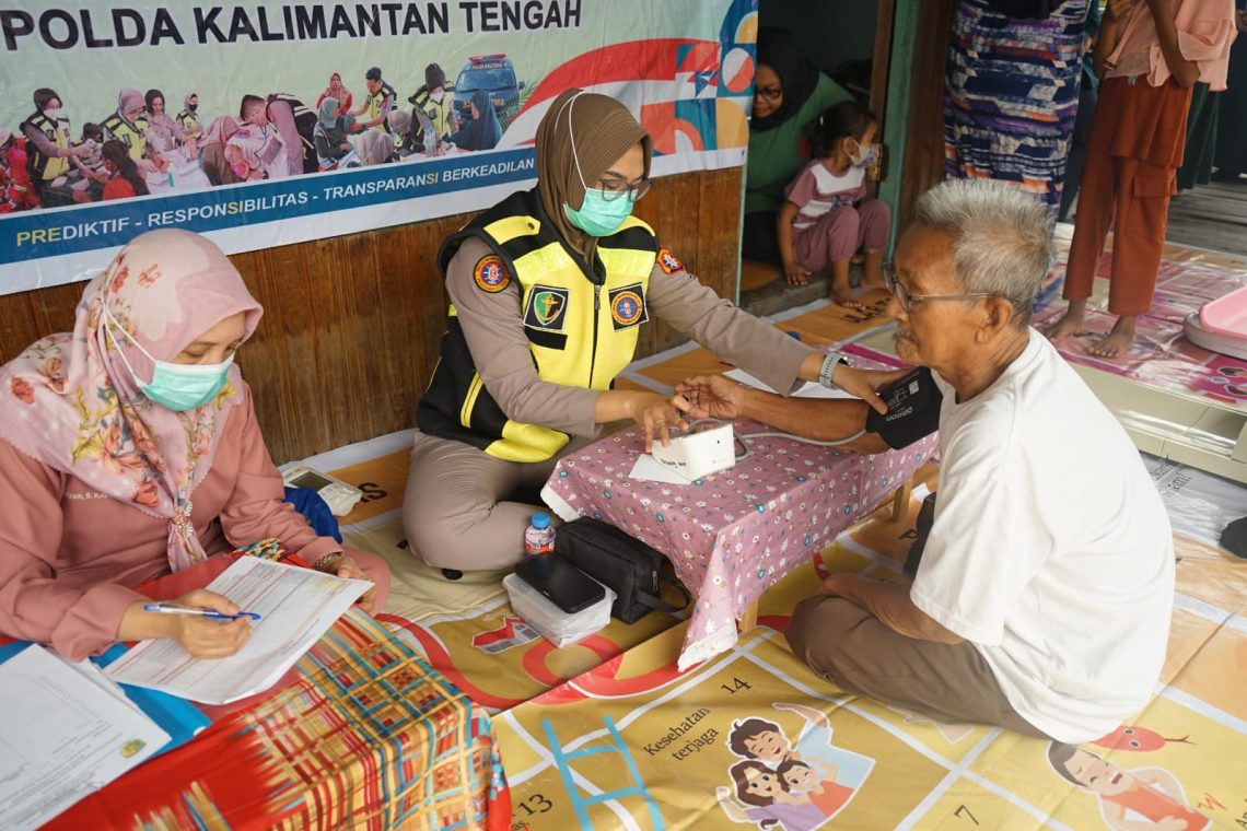 Rumah Sakit (Rumkit) Bhayangkara Tingkat III Palangka Raya secara rutin melaksanakan kegiatan Posyandu Keliling dengan mendatangi langsung lokasi-lokasi Posyandu di wilayah Kota Palangka Raya