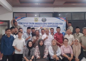 Penetapan calon anggota BPD terpilih sekaligus proses Pergantian Antarwaktu (PAW) tersebut berlangsung di Aula Desa Cikahuripan.