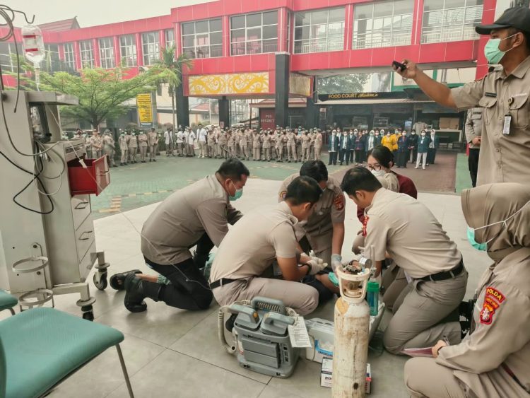 Kegiatan simulasi Code Blue sebagai upaya meningkatkan kesiapsiagaan, koordinasi, serta kecepatan respons tenaga kesehatan dalam menghadapi kondisi kegawatdaruratan di lingkungan rumah