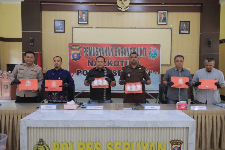 Barang bukti yang dimusnahkan terdiri dari 36 paket plastik klip narkotika Golongan I bukan tanaman jenis sabu dengan berat kotor atau bruto 599,26 gram