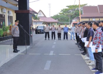 Kapolres Seruyan AKBP Beddy Suwendi, S.H., S.I.K. memimpin apel siang yang diikuti sejumlah Pejabat Utama (PJU), perwira, serta personel Polres Seruyan, Kamis (8/10/2026).