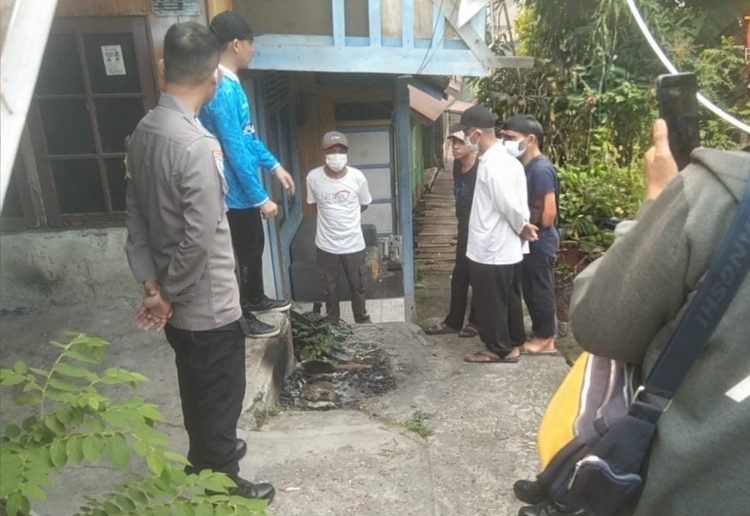 Polsek Pahandut melalui Bhabinkamtibmas Kelurahan Pahandut memfasilitasi mediasi sengketa rumah antara pihak ahli waris