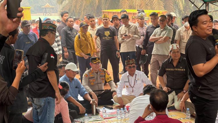 Kapolres Seruyan AKBP Beddy Suwendi, S.H., S.I.K., menghadiri musyawarah bersama Gubernur Kalimantan Tengah, Bupati Seruyan, unsur Forkopimda, dan masyarakat yang menyampaikan aspirasi terkait hak plasma.